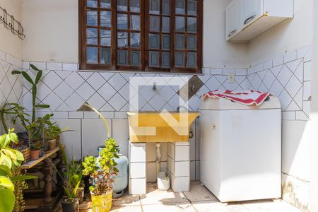 Casa à venda com 170m², 4 quartos e 3 vagas Casa à venda com 170m², 4 quartos e 3 vagasEdícula - Área de serviço