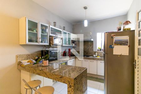 Casa à venda com 170m², 4 quartos e 3 vagas Casa à venda com 170m², 4 quartos e 3 vagasCozinha