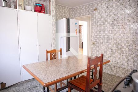 Casa para alugar com 250m², 5 quartos e 3 vagas Casa para alugar com 250m², 5 quartos e 3 vagasCozinha