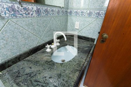 Casa à venda com 300m², 3 quartos e 2 vagas Casa à venda com 300m², 3 quartos e 2 vagasPia do Banheiro da Suíte