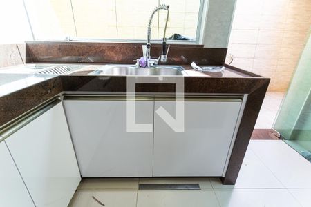 Casa à venda com 300m², 3 quartos e 2 vagas Casa à venda com 300m², 3 quartos e 2 vagasArmário da Cozinha