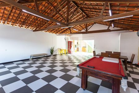 Casa à venda com 300m², 3 quartos e 2 vagas Casa à venda com 300m², 3 quartos e 2 vagasSalão de Festas