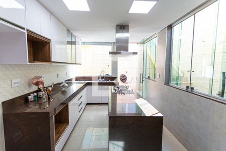 Casa à venda com 300m², 3 quartos e 2 vagas Casa à venda com 300m², 3 quartos e 2 vagasCozinha