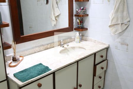 Casa à venda com 330m², 4 quartos e 3 vagasBanheiro 1 - Casa 1