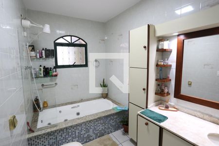 Casa à venda com 330m², 4 quartos e 3 vagasBanheiro 1 - Casa 1