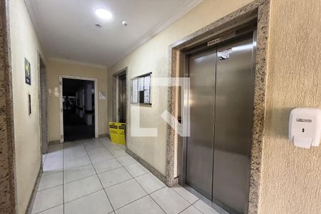 Apartamento à venda com 72m², 2 quartos e 1 vagaElevadores