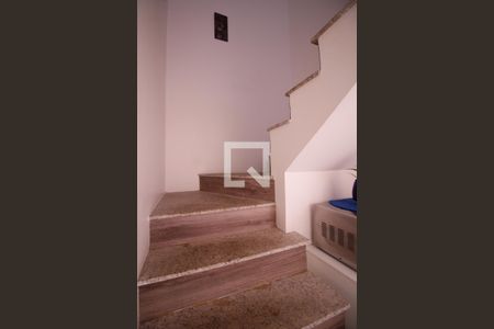 Casa à venda com 84m², 2 quartos e sem vaga Casa à venda com 84m², 2 quartos e sem vagaEscada