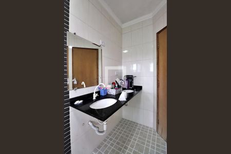 Casa à venda com 250m², 3 quartos e 6 vagasSuíte 1 - Banheiro