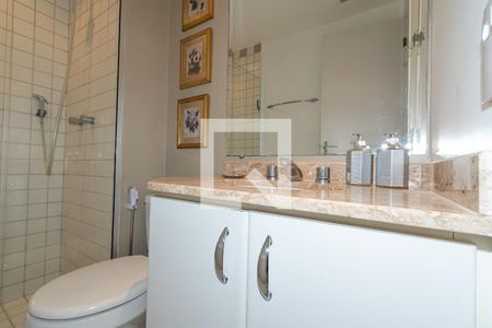 Apartamento à venda com 80m², 3 quartos e 2 vagasDetalhe do banheiro