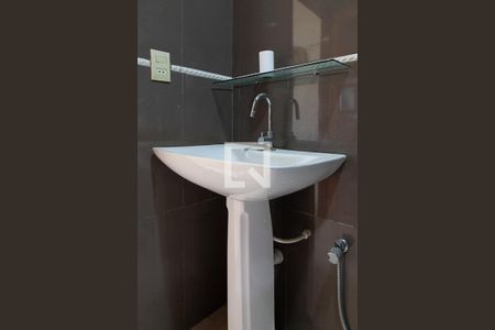 Casa de condomínio à venda com 300m², 4 quartos e 2 vagasBanheiro social