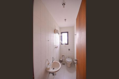 Apartamento à venda com 250m², 3 quartos e 4 vagas Apartamento à venda com 250m², 3 quartos e 4 vagasBanheiro de Serviço