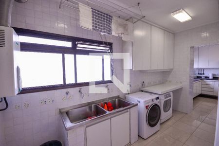Apartamento à venda com 250m², 3 quartos e 4 vagas Apartamento à venda com 250m², 3 quartos e 4 vagasArea de Serviço