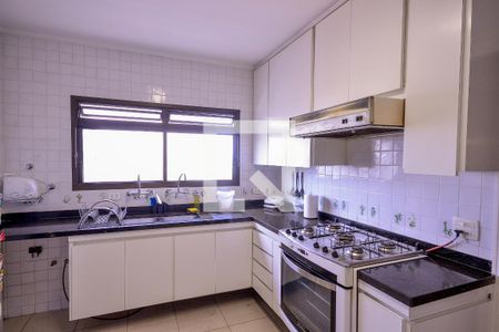 Apartamento à venda com 250m², 3 quartos e 4 vagas Apartamento à venda com 250m², 3 quartos e 4 vagasCozinha
