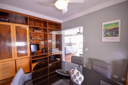 Apartamento à venda com 250m², 3 quartos e 4 vagas Apartamento à venda com 250m², 3 quartos e 4 vagasEscrtório