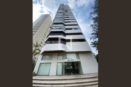 Apartamento à venda com 250m², 3 quartos e 4 vagas Apartamento à venda com 250m², 3 quartos e 4 vagasFachada