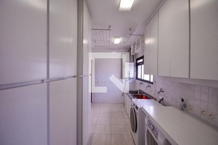 Apartamento à venda com 250m², 3 quartos e 4 vagas Apartamento à venda com 250m², 3 quartos e 4 vagasArea de Serviço