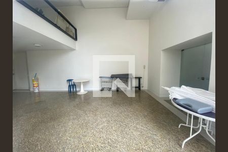 Apartamento à venda com 250m², 3 quartos e 4 vagas Apartamento à venda com 250m², 3 quartos e 4 vagasSalao de Festas