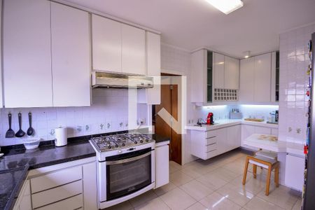 Apartamento à venda com 250m², 3 quartos e 4 vagas Apartamento à venda com 250m², 3 quartos e 4 vagasCozinha