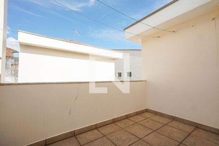 Casa à venda com 242m², 3 quartos e 6 vagas Casa à venda com 242m², 3 quartos e 6 vagasTerraço
