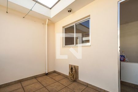 Casa à venda com 242m², 3 quartos e 6 vagas Casa à venda com 242m², 3 quartos e 6 vagasTerraço