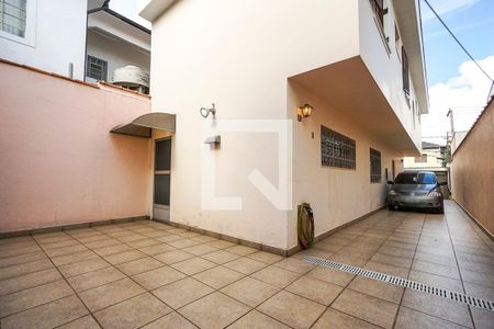 Casa à venda com 242m², 3 quartos e 6 vagas Casa à venda com 242m², 3 quartos e 6 vagasQuintal