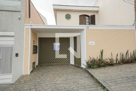Casa à venda com 242m², 3 quartos e 6 vagas Casa à venda com 242m², 3 quartos e 6 vagasFachada