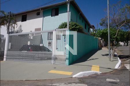 Casa à venda com 104m², 3 quartos e 2 vagasFachada