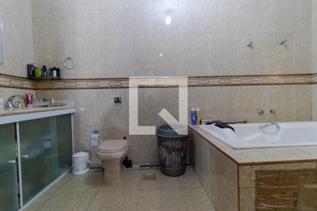 Casa à venda com 358m², 4 quartos e 3 vagas Casa à venda com 358m², 4 quartos e 3 vagasBanheiro da Suíte 01