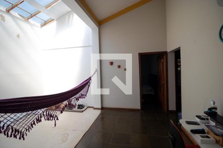 Casa à venda com 358m², 4 quartos e 3 vagas Casa à venda com 358m², 4 quartos e 3 vagasSalas Íntimas