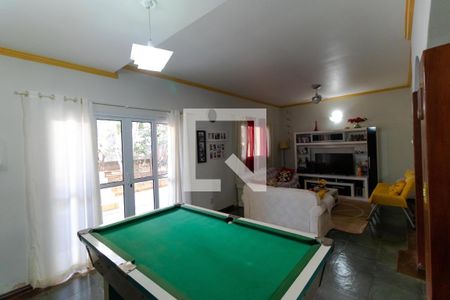 Casa à venda com 358m², 4 quartos e 3 vagas Casa à venda com 358m², 4 quartos e 3 vagasSalas