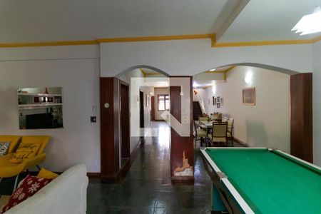 Casa à venda com 358m², 4 quartos e 3 vagas Casa à venda com 358m², 4 quartos e 3 vagasSalas