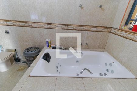 Casa à venda com 358m², 4 quartos e 3 vagas Casa à venda com 358m², 4 quartos e 3 vagasBanheiro da Suíte 01