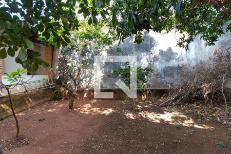 Casa à venda com 358m², 4 quartos e 3 vagas Casa à venda com 358m², 4 quartos e 3 vagasQuintal