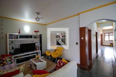 Casa à venda com 358m², 4 quartos e 3 vagas Casa à venda com 358m², 4 quartos e 3 vagasSalas