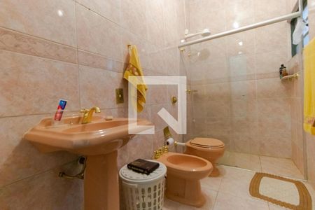 Casa à venda com 358m², 4 quartos e 3 vagas Casa à venda com 358m², 4 quartos e 3 vagasBanheiro da Suíte 02