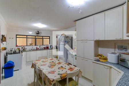Casa à venda com 358m², 4 quartos e 3 vagas Casa à venda com 358m², 4 quartos e 3 vagasCozinha