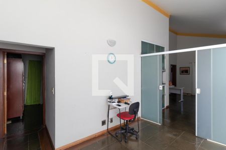 Casa à venda com 358m², 4 quartos e 3 vagas Casa à venda com 358m², 4 quartos e 3 vagasSalas Íntimas