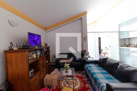 Casa à venda com 358m², 4 quartos e 3 vagas Casa à venda com 358m², 4 quartos e 3 vagasSalas Íntimas