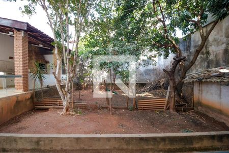 Casa à venda com 358m², 4 quartos e 3 vagas Casa à venda com 358m², 4 quartos e 3 vagasQuintal