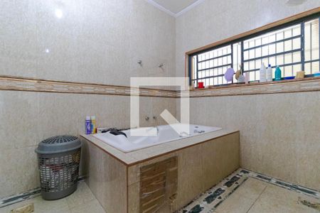 Casa à venda com 358m², 4 quartos e 3 vagas Casa à venda com 358m², 4 quartos e 3 vagasBanheiro da Suíte 01