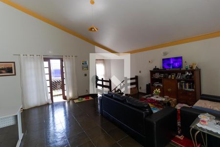 Casa à venda com 358m², 4 quartos e 3 vagas Casa à venda com 358m², 4 quartos e 3 vagasSalas Íntimas