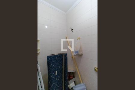 Casa à venda com 358m², 4 quartos e 3 vagas Casa à venda com 358m², 4 quartos e 3 vagasBanheiro de de Serviço