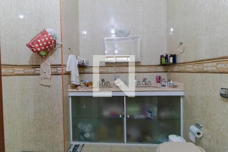 Casa à venda com 358m², 4 quartos e 3 vagas Casa à venda com 358m², 4 quartos e 3 vagasBanheiro da Suíte 01