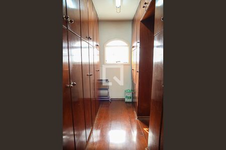 Casa à venda com 298m², 4 quartos e 3 vagasCloset da suíte