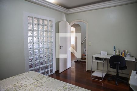 Casa à venda com 298m², 4 quartos e 3 vagasSuíte