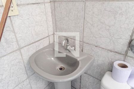 Casa à venda com 250m², 4 quartos e 4 vagasBanheiro social 2