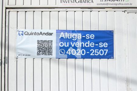 Casa à venda com 182m², 3 quartos e 3 vagas Casa à venda com 182m², 3 quartos e 3 vagasFachada