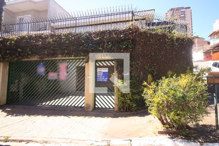 Casa à venda com 240m², 4 quartos e 4 vagasFachada