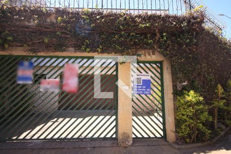 Casa à venda com 240m², 4 quartos e 4 vagasFachada