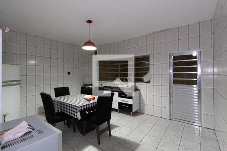 Casa à venda com 187m², 2 quartos e 2 vagas Casa à venda com 187m², 2 quartos e 2 vagasCozinha